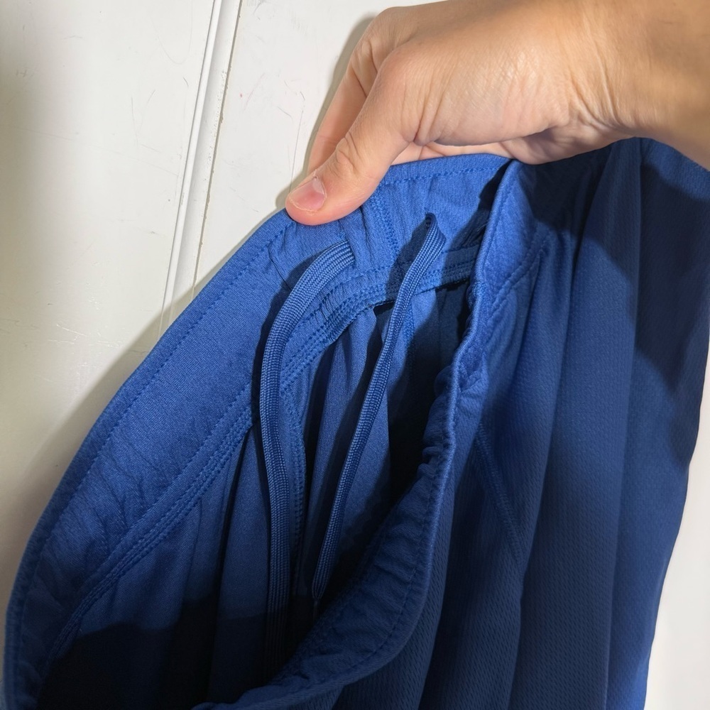 GAP Blue Athletic Shorts Super Soft Lightweight Size Large NWT Excersise Gym - Picture 8 of 9